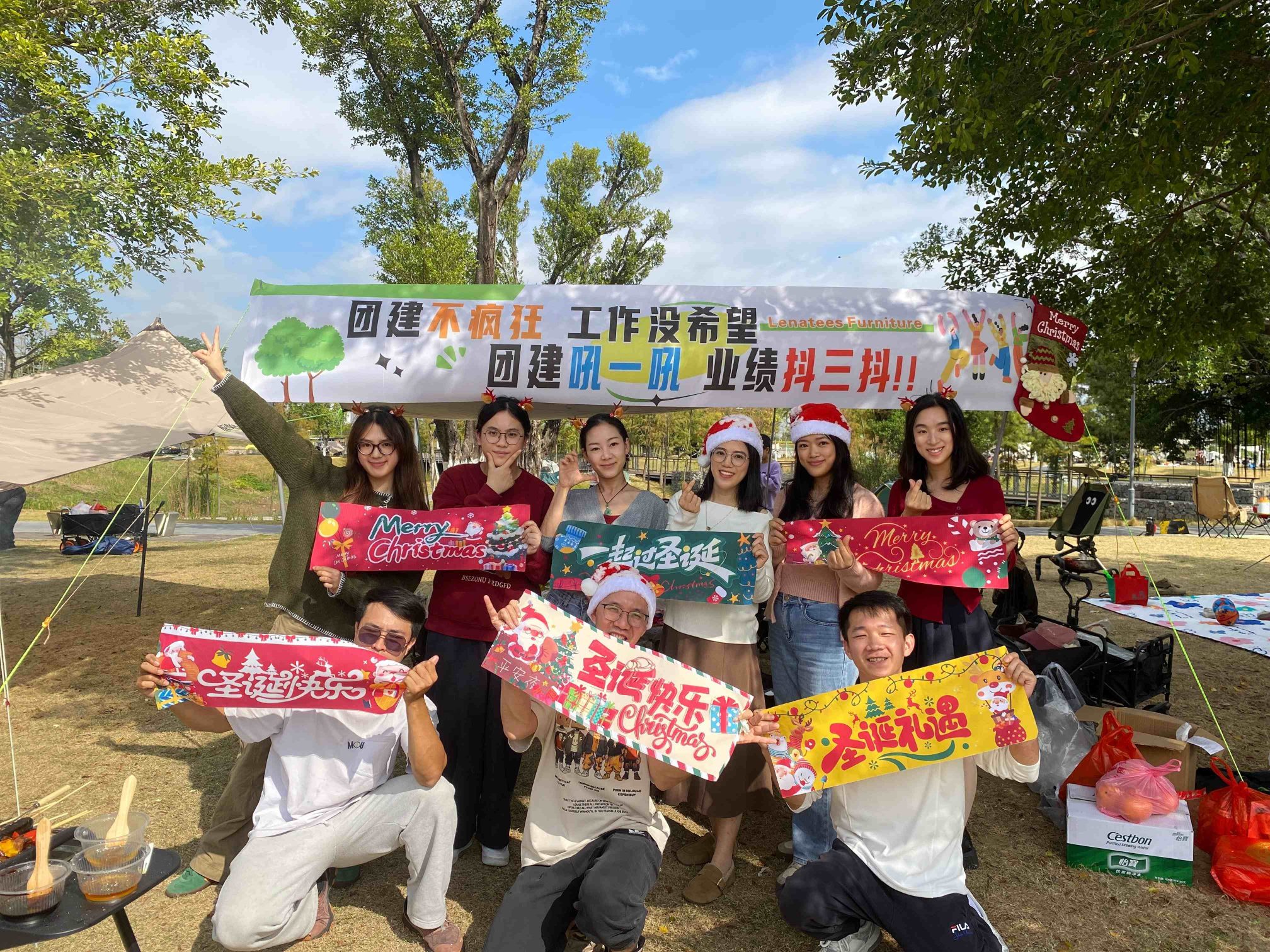 الاحتفال بموسم عيد الميلاد معًا من شركة Norler Furniture