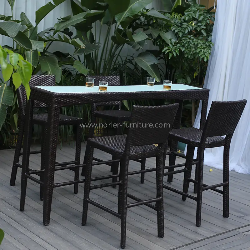 كيفية اختيار أفضل مجموعة بار خارجية للفناء الخلفي أو الفناء الخاص بك